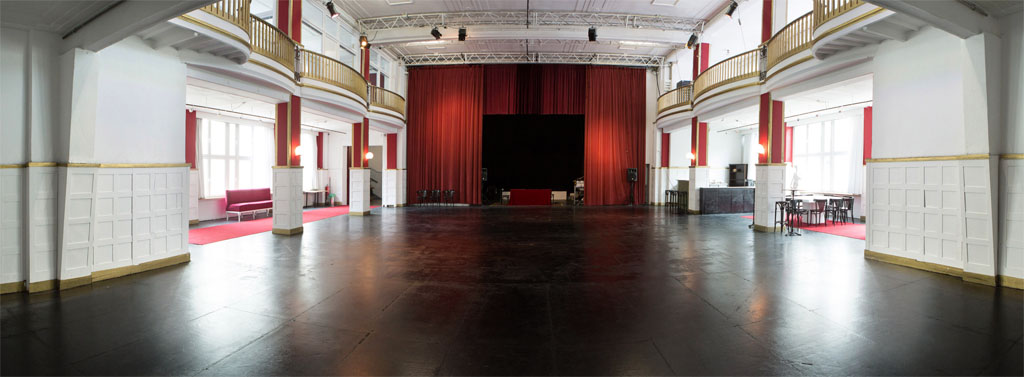 Unser Ballsaal, zwar fast die gleiche Größe wie unser Studio1 (höher), hier wurde viel gedreht und gefeiert